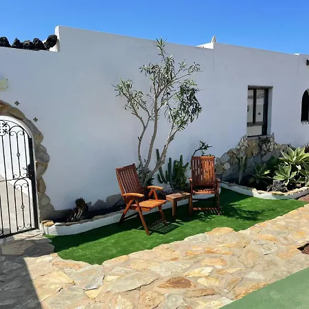 Casa 56 El Palomar, 3 Bed ,playa Blanca ,large Private Gardens Heated Pool Villa Playa Blanca (Lanzarote)